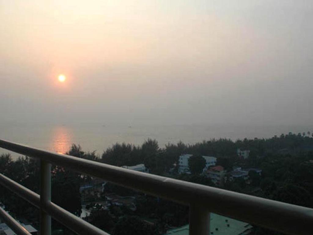View Talay 5C Apartment Pattaya Exterior photo